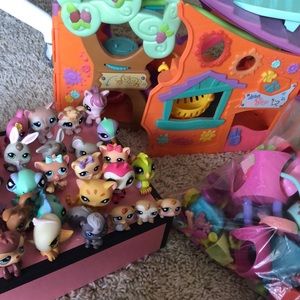 LPS 26 Pets, 100+ Accessories, and House